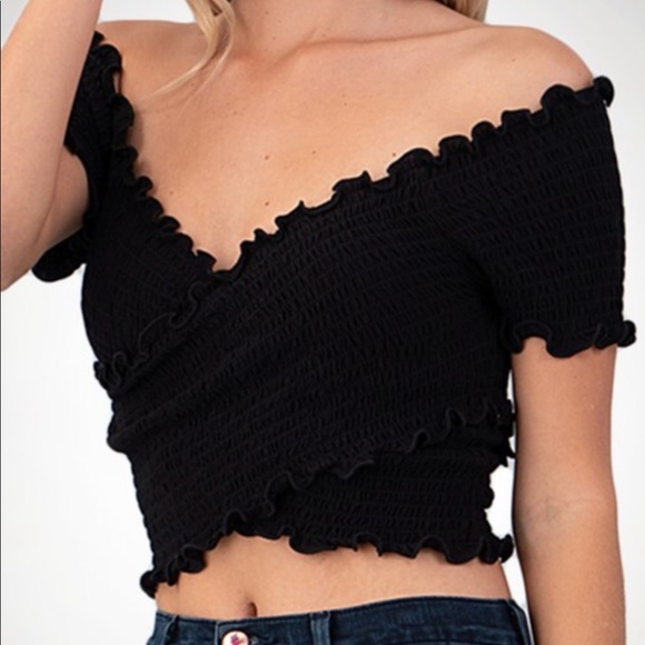 Tops - << Black Scrunchy Criss Cross Crop Top >>